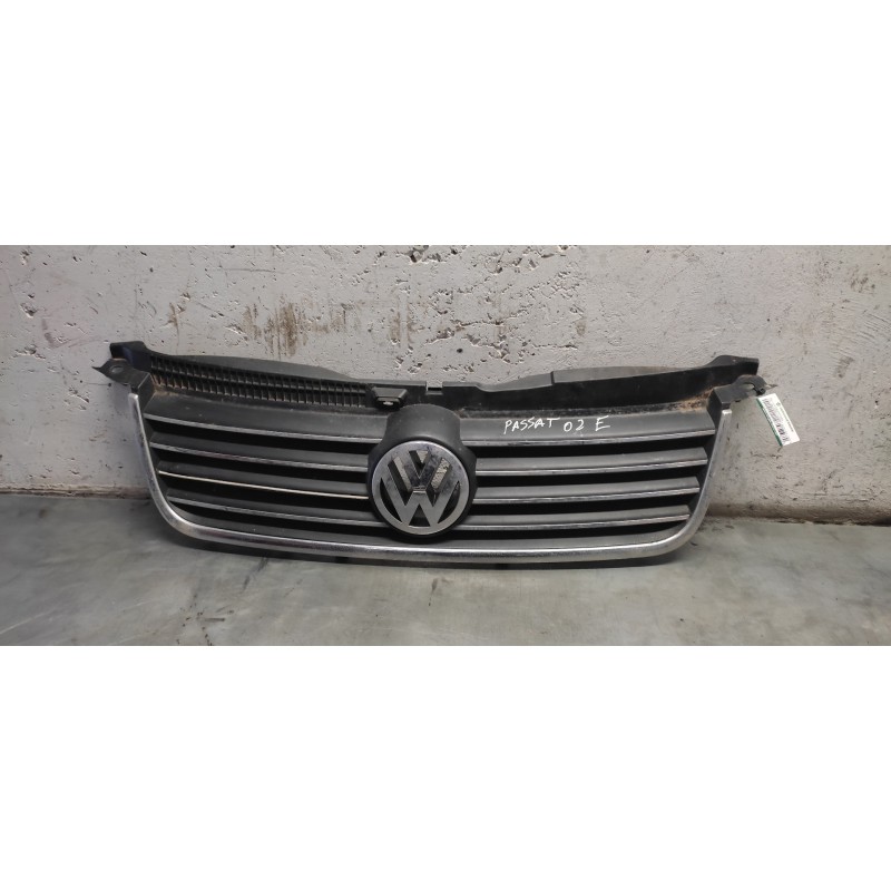 Recambio de rejilla delantera para volkswagen passat berlina (3b3) 2.0 tdi dpf referencia OEM IAM 3B0853651L  