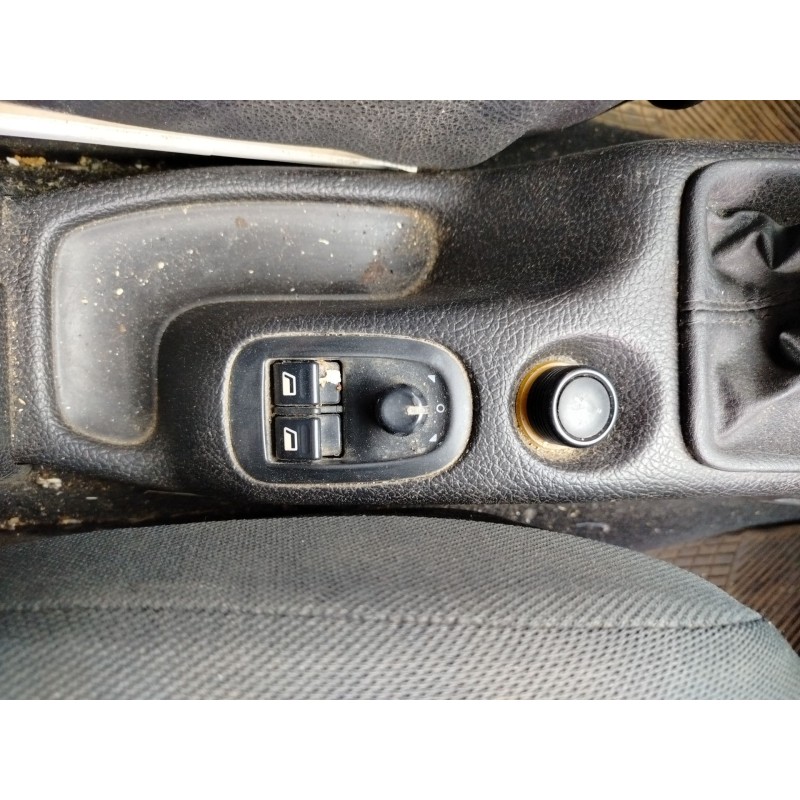 Recambio de mando elevalunas delantero derecho para peugeot 206 berlina xs referencia OEM IAM   