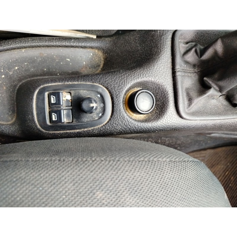 Recambio de mando elevalunas delantero izquierdo para peugeot 206 berlina xs referencia OEM IAM   