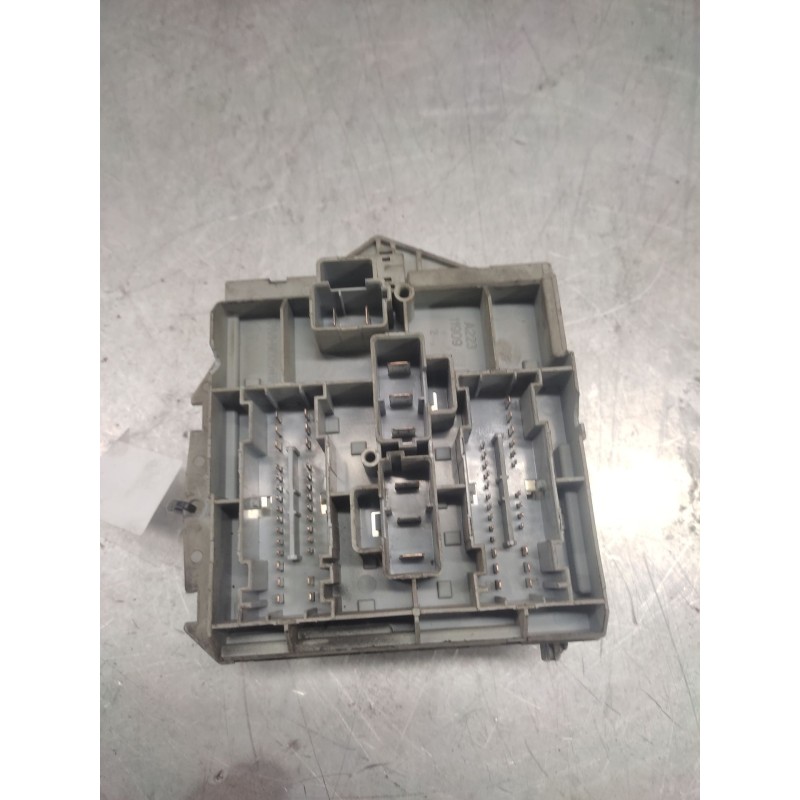 Recambio de caja reles / fusibles para fiat stilo (192) 1.9 jtd 115 referencia OEM IAM 51724394 - Negro 2