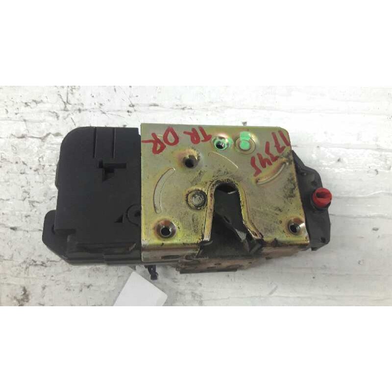 Recambio de cerradura puerta trasera derecha para peugeot 206 berlina xt referencia OEM IAM 3