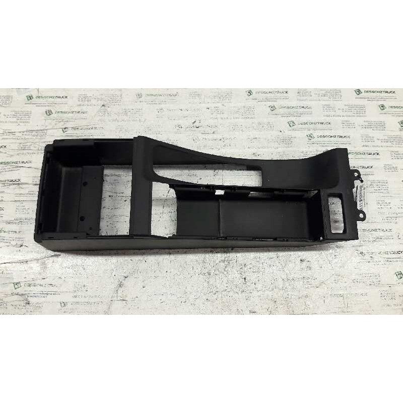 Recambio de guarnecidos varios para bmw serie 3 berlina (e46) 320d referencia OEM IAM 51168213680 CARCASA CONSOLA CENTRAL 