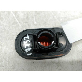 Recambio de piloto lateral derecho para nissan primastar autobús (x83) dci 140 referencia OEM IAM 7700847333  