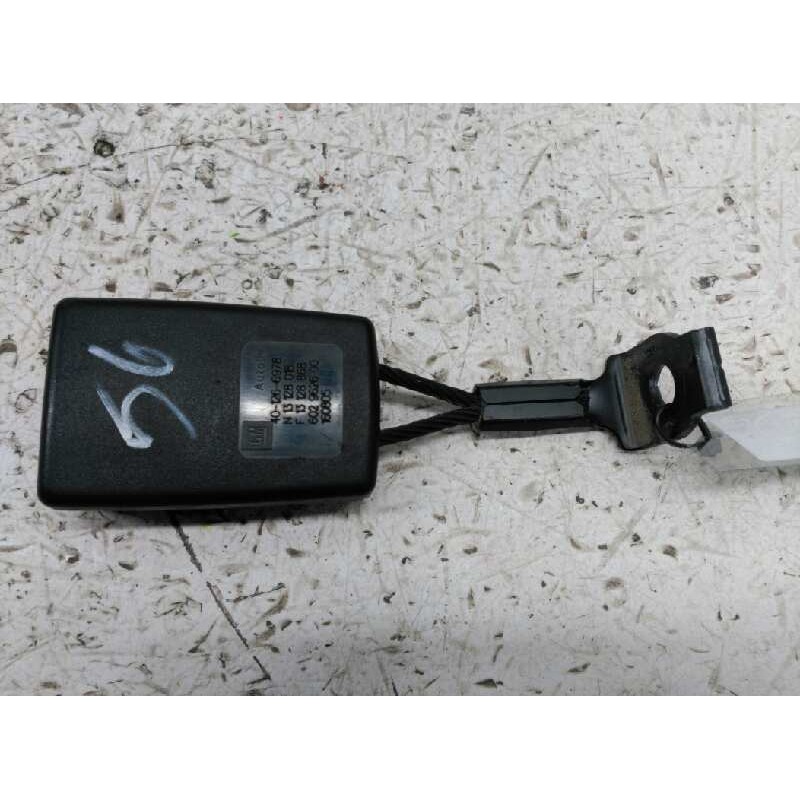 Recambio de enganche cinturon trasero derecho para opel astra gtc cosmo referencia OEM IAM 13128018  