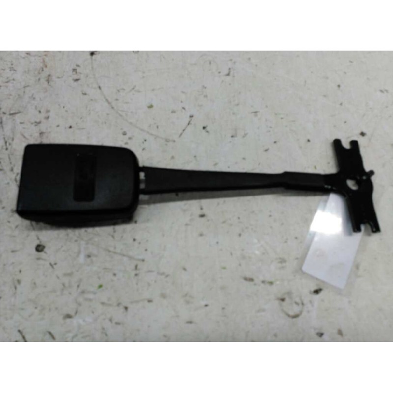 Recambio de enganche de cinturon izquierdo para ford fiesta (cbk) ghia referencia OEM IAM   