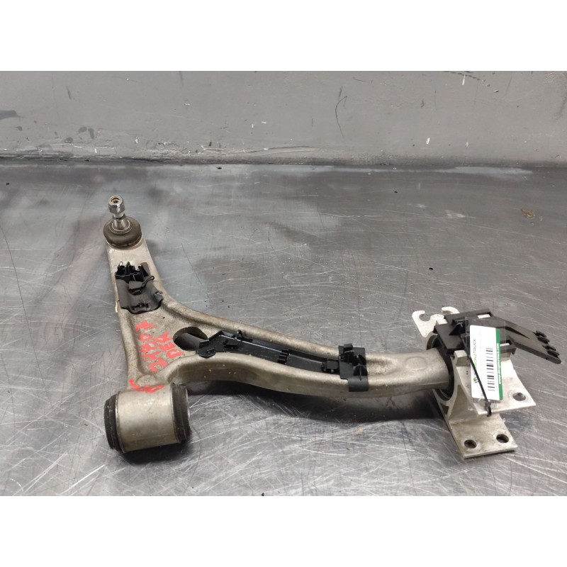 Recambio de brazo suspension inferior delantero derecho para infiniti q30 1.5 d referencia OEM IAM   