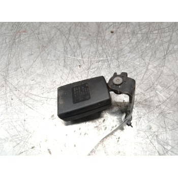 Recambio de enganche cinturon trasero izquierdo para opel corsa d ´´111 years´´ referencia OEM IAM   