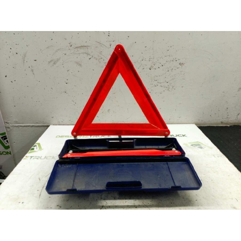 Recambio de triangulo emergencias para renault trafic combi (ab 4.01) passenger authentique combi corto referencia OEM IAM   