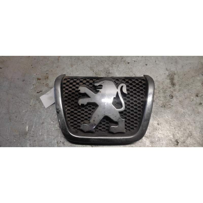 Recambio de emblema para peugeot partner (s2) 1.4 referencia OEM IAM 9644759077  