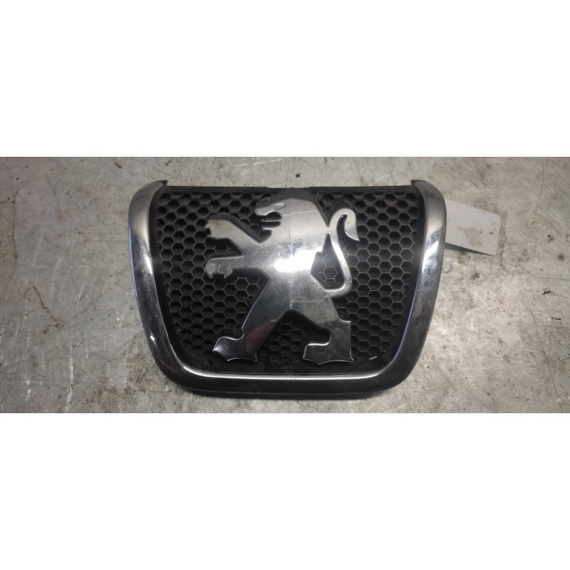 Recambio de emblema para peugeot partner (s2) 1.6 16v hdi referencia OEM IAM 9644759077  