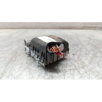 Recambio de caja reles / fusibles para opel insignia berlina expression referencia OEM IAM 13222786  