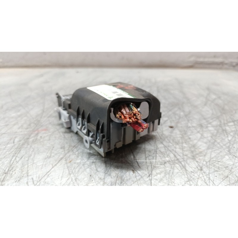 Recambio de caja reles / fusibles para opel insignia berlina expression referencia OEM IAM 13222786 - Gris 3