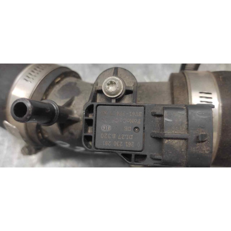 Recambio de tubo admision para ford focus lim. (cb8) titanium referencia OEM IAM EK3019770 - Blanco 2