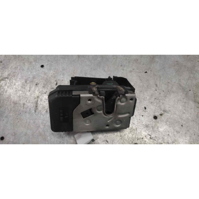 Recambio de cerradura puerta trasera izquierda para opel vivaro 1.9 cdti cat (f9q-760 / l08) referencia OEM IAM 8200282323 8 PIN