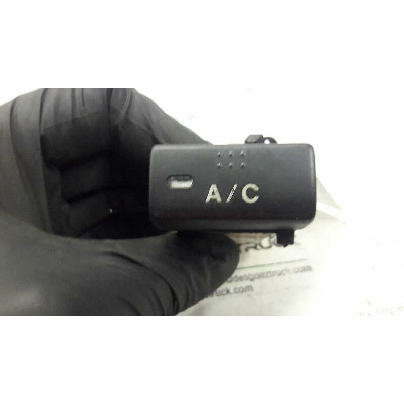 Recambio de boton aire acondicionado para mg serie 400 (rt) 420 si (4-ptas.) referencia OEM IAM YUG101730PMP  