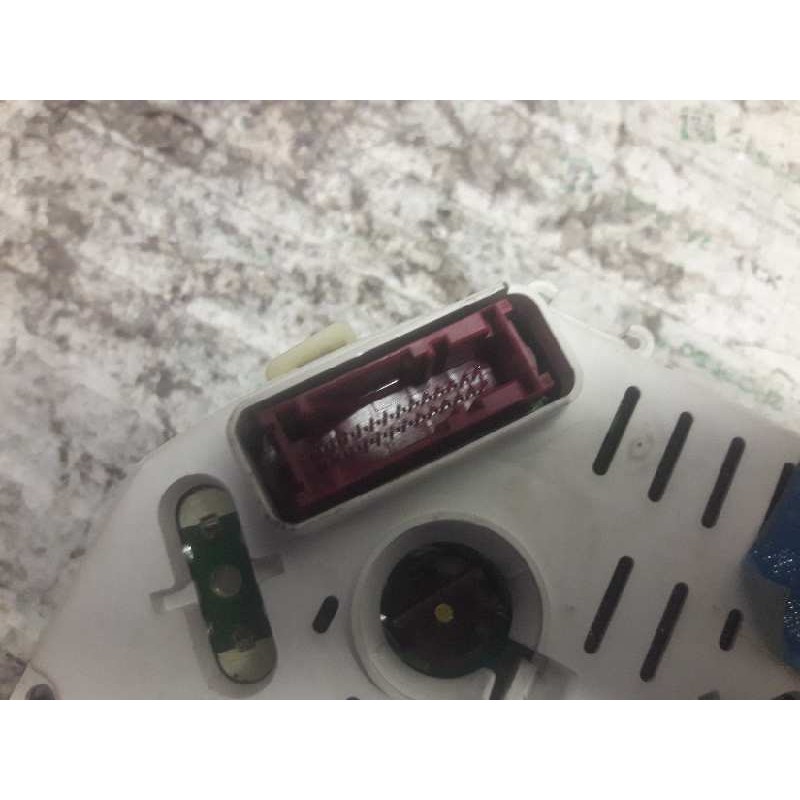 Recambio de cuadro instrumentos para land rover freelander baikal familiar referencia OEM IAM LR0016003 YAC500160 8RCV3433MHZ - Azul 4