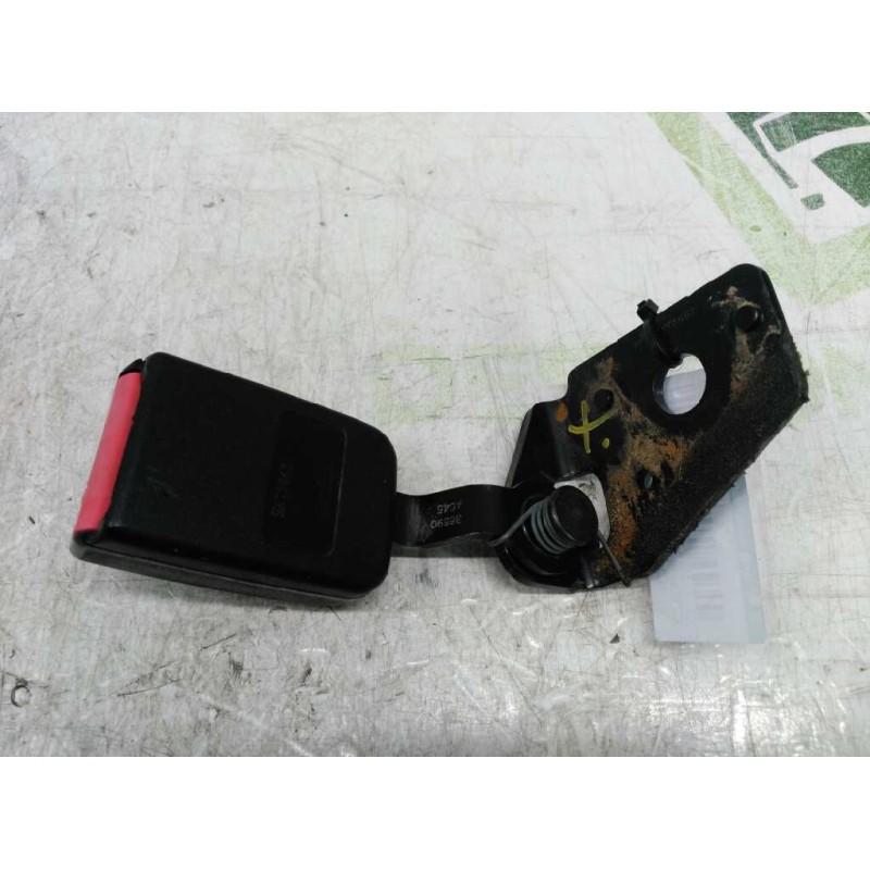 Recambio de enganche de cinturon trasero izquierdo para peugeot 307 (s1) xs referencia OEM IAM   