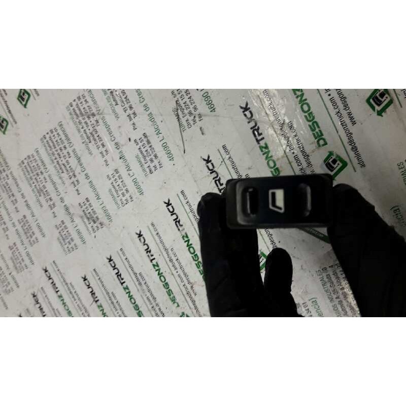 Recambio de mando elevalunas trasero derecho para citroën xsara berlina 1.9td attraction referencia OEM IAM 2