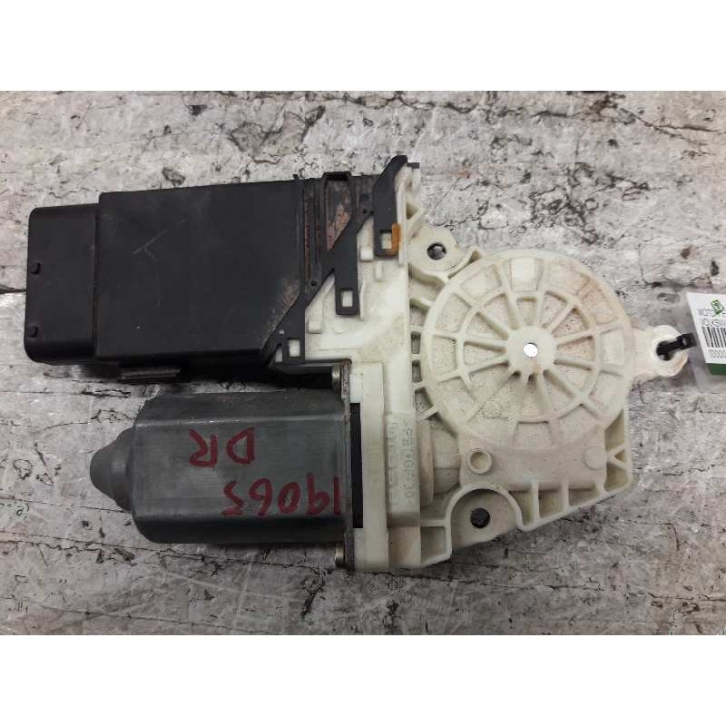 Recambio de motor elevalunas delantero derecho para volkswagen golf iv berlina (1j1) conceptline referencia OEM IAM 0538003501  