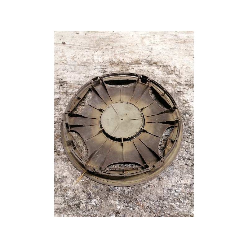 Recambio de tapacubos para mercedes-benz clase e (w124) berlina 2.0 referencia OEM IAM 1244011424 15 2