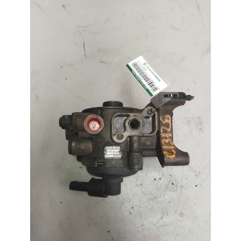 Recambio de valvula aire para iveco eurocargo 3.9 diesel referencia OEM IAM LA8141 K013768 VALVULA SECADORA