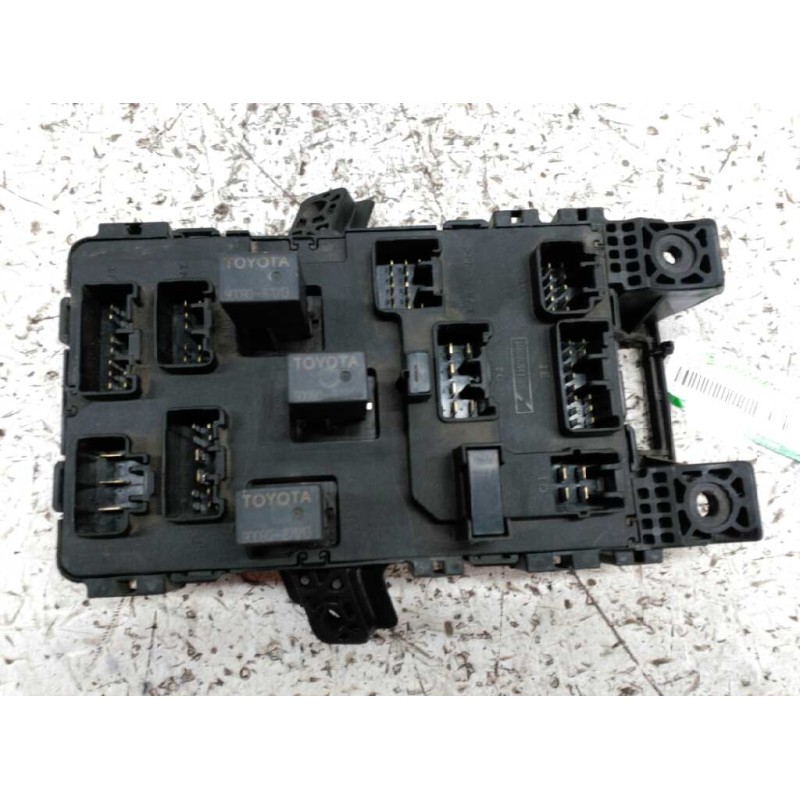 Recambio de caja reles / fusibles para toyota avensis berlina (t 22) 2.0 d4-d luna (5-ptas.) referencia OEM IAM 8264105011  