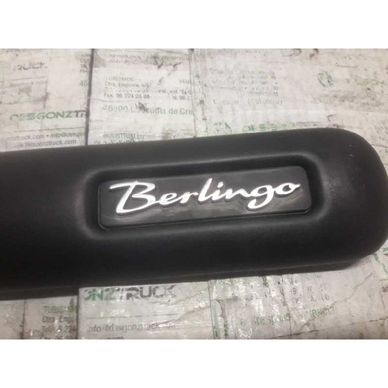 Recambio de moldura puerta delantera derecha para citroën berlingo 1.9 1,9 d sx modutop familiar referencia OEM IAM 9635188677 2