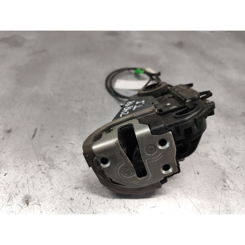 Recambio de cerradura puerta trasera izquierda para toyota yaris 1.0 cat referencia OEM IAM   