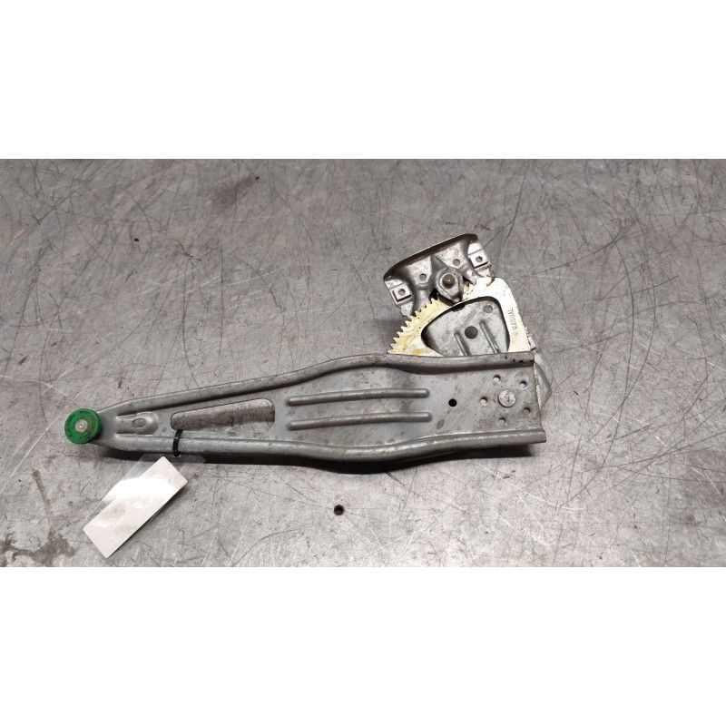 Recambio de elevalunas trasero izquierdo para toyota yaris 1.0 cat referencia OEM IAM  MANUAL - Rojo 2