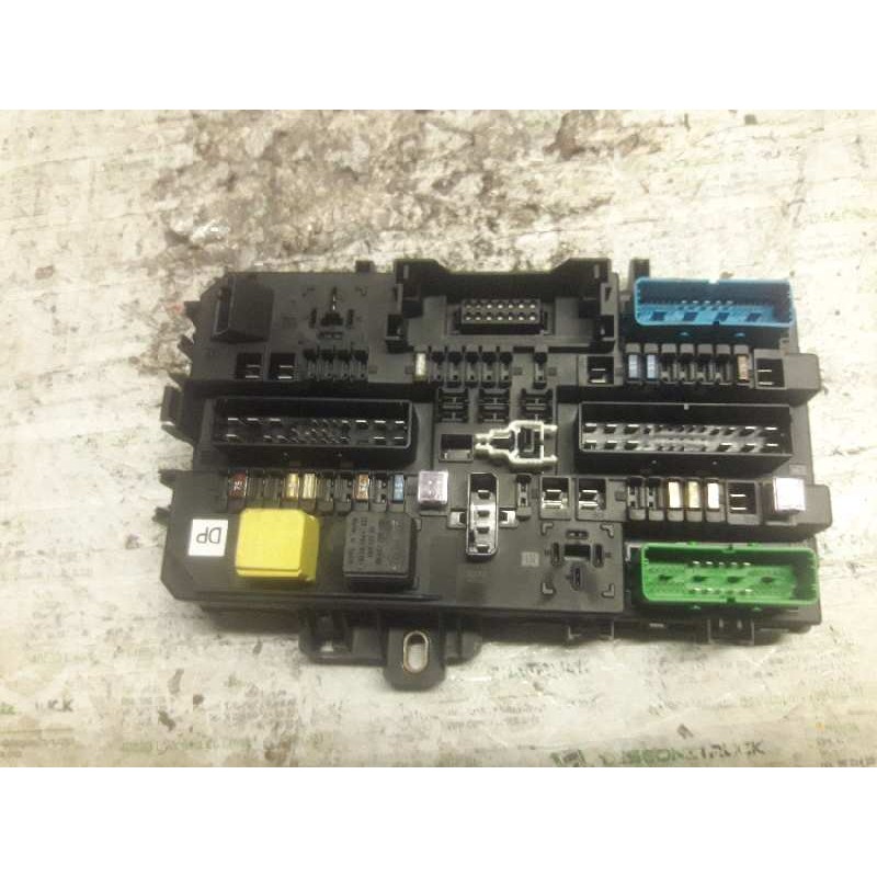 Recambio de caja reles / fusibles para opel astra gtc cosmo referencia OEM IAM 13181278 5DK00866931 