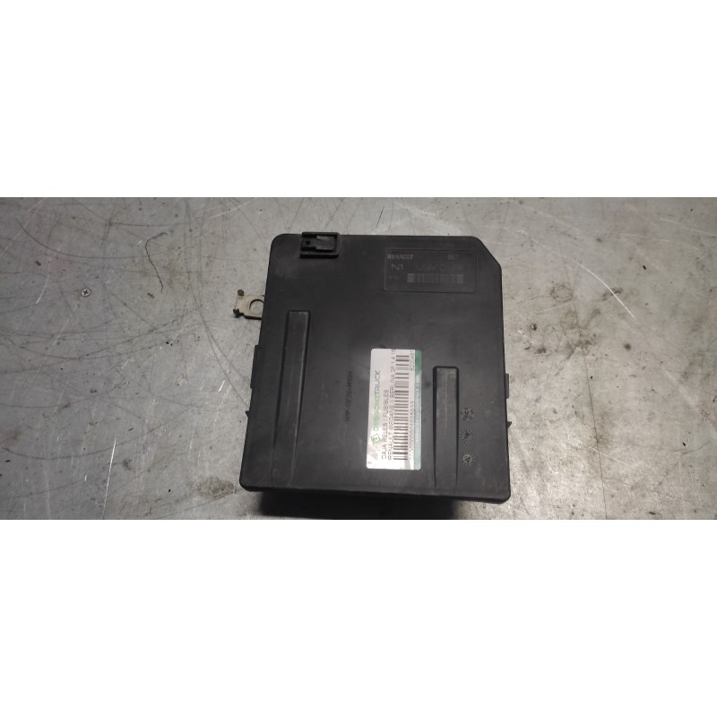 Recambio de caja reles / fusibles para renault megane ii berlina 3p 1.4 16v referencia OEM IAM 8200481867F  