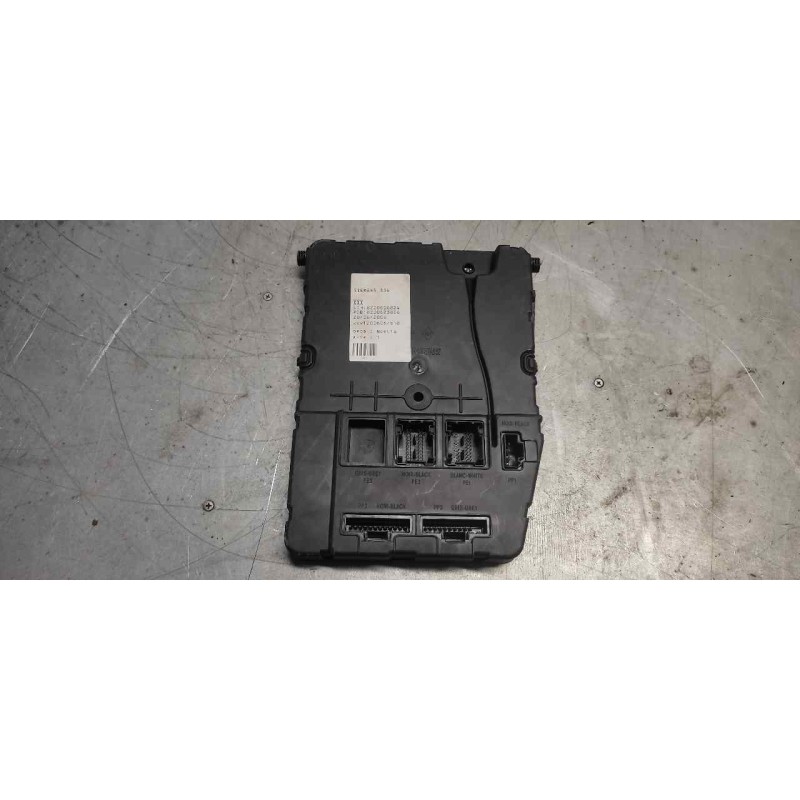 Recambio de caja reles / fusibles para renault scenic ii 1.5 dci diesel referencia OEM IAM 8200606824 8200623826 