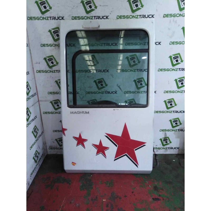 Recambio de puerta delantera derecha para renault magnum ab 2005 cabina adel.tractor semirr. 4x2 4xx.18 gran espacio referencia 