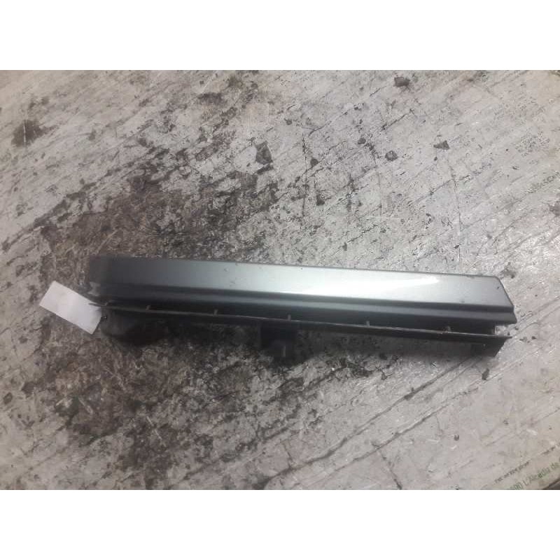 Recambio de moldura para opel zafira a elegance referencia OEM IAM 90580652 BAJO FARO DERECHO 