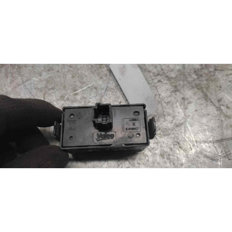 Recambio de warning para renault kangoo profesional referencia OEM IAM   6 PINS - Rojo 2