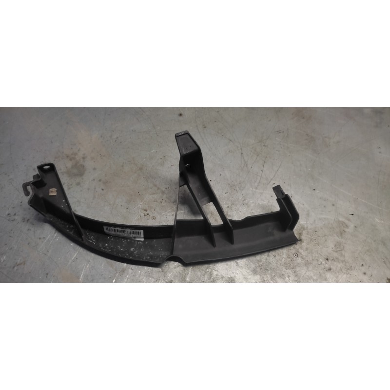 Recambio de soporte faro izquierdo para renault scenic ii referencia OEM IAM 8200183741  