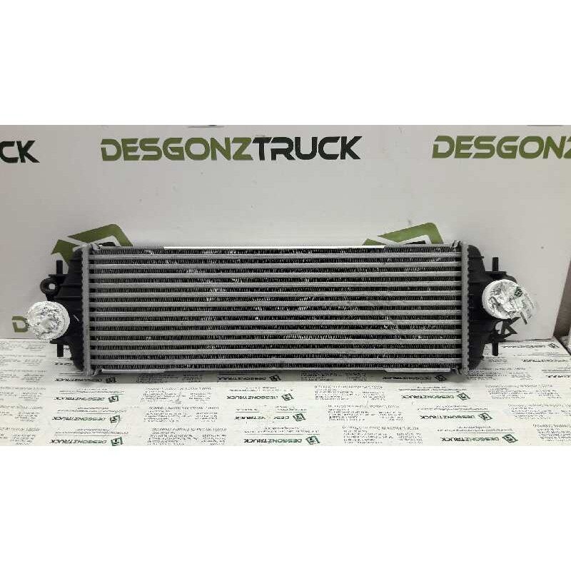 Recambio de intercooler para opel vivaro combi 2.7t corto referencia OEM IAM 7700312903  