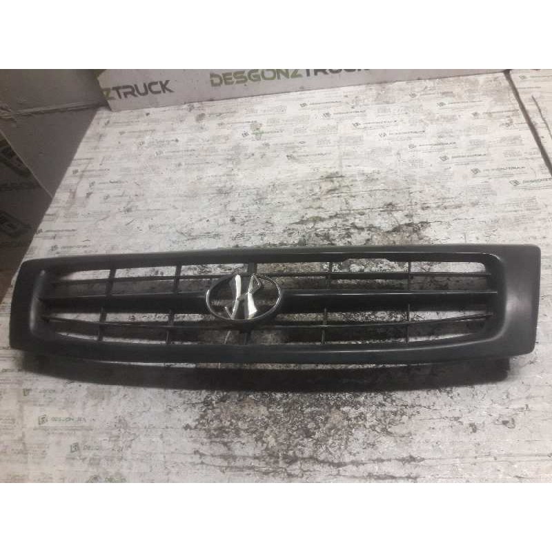 Recambio de rejilla delantera central para mitsubishi galloper (hyundai) 2.5 tdi exceed confort (5-ptas.) referencia OEM IAM   