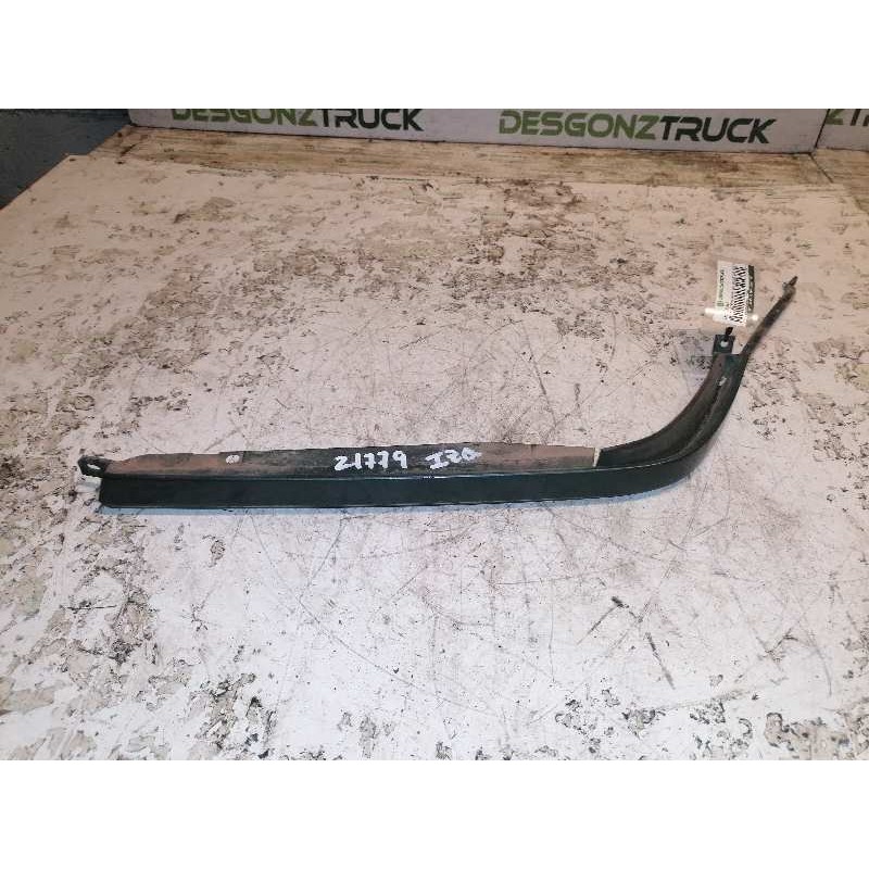 Recambio de moldura para mercedes-benz clase c (w202) berlina referencia OEM IAM 2028200177 BAJO FARO IZQUIERDO 