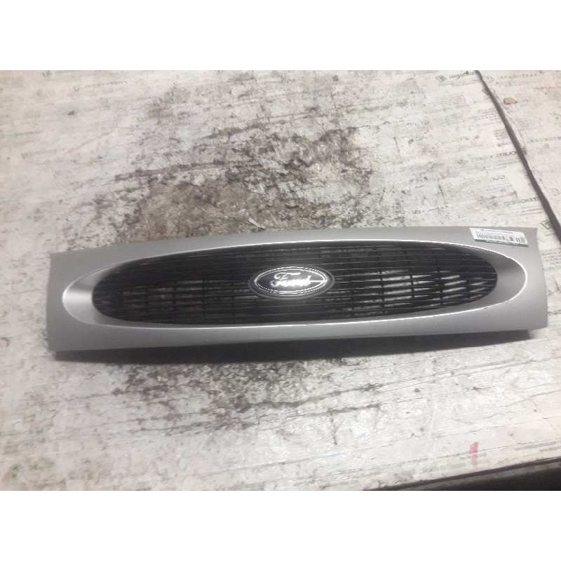 Recambio de rejilla delantera central para ford fiesta berlina básico referencia OEM IAM 96FB8200AGW  