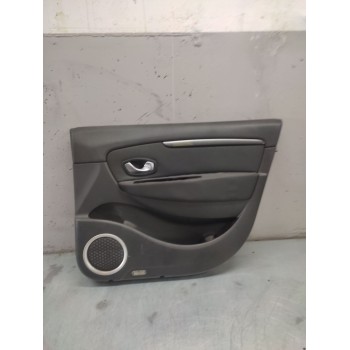 Recambio de guarnecido puerta delantera derecha para renault grand scénic iii (jz0/1_) 1.5 dci referencia OEM IAM   