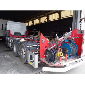 mercedes-benz axor 3-ejes 25/26t 2004  del año 2009