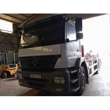 mercedes-benz axor 3-ejes 25/26t 2004  del año 2009