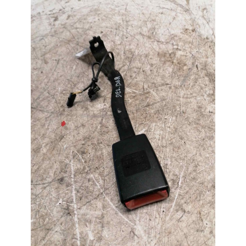 Recambio de enganche de cinturon delantero derecho para seat leon (1p1) 1.9 tdi referencia OEM IAM 5P0857756F 2