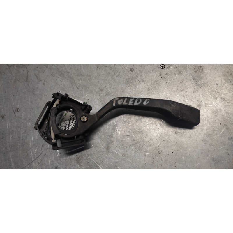 Recambio de mando limpia para seat toledo (1l) se referencia OEM IAM 357953503  