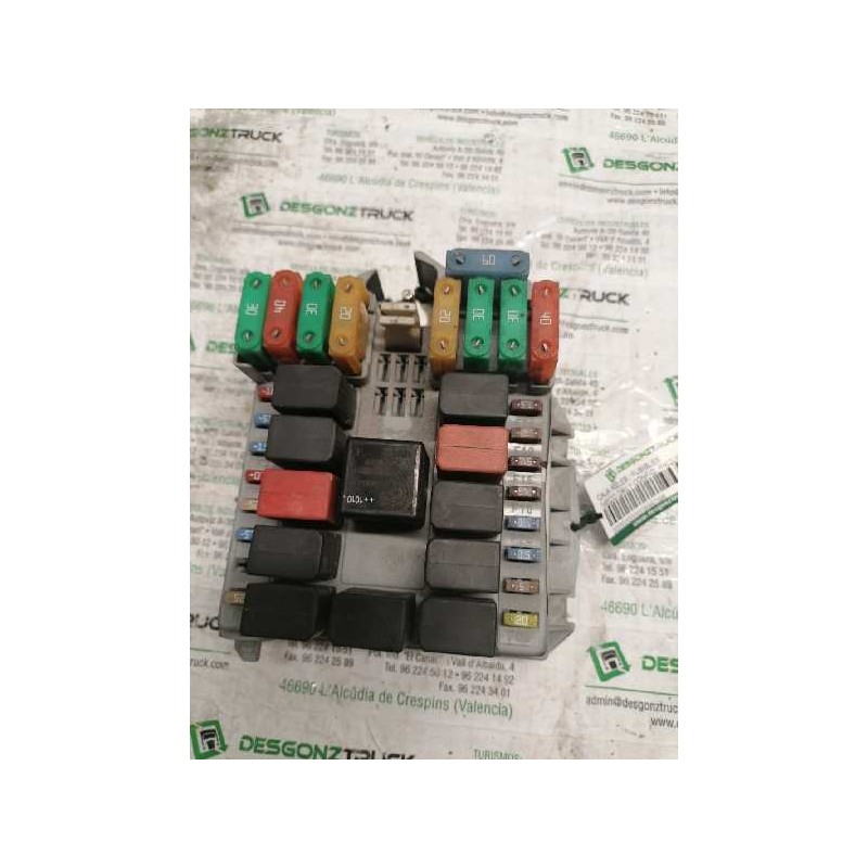 Recambio de caja reles / fusibles para iveco daily config. paquetería cabina simple 35s... batalla 3750 referencia OEM IAM 69501