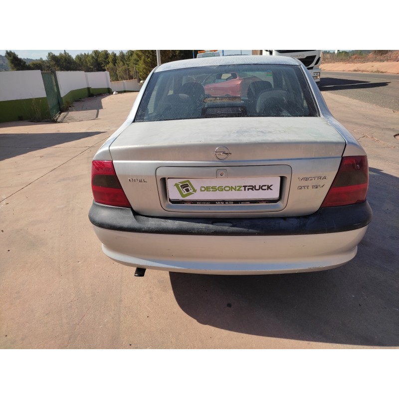 opel vectra b berlina del año 1998