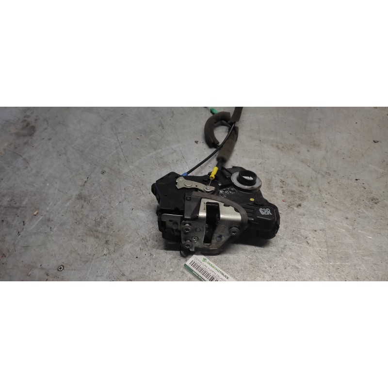 Recambio de cerradura puerta delantera derecha para toyota corolla verso (r1) 2,2 d-4d sport referencia OEM IAM A046693  