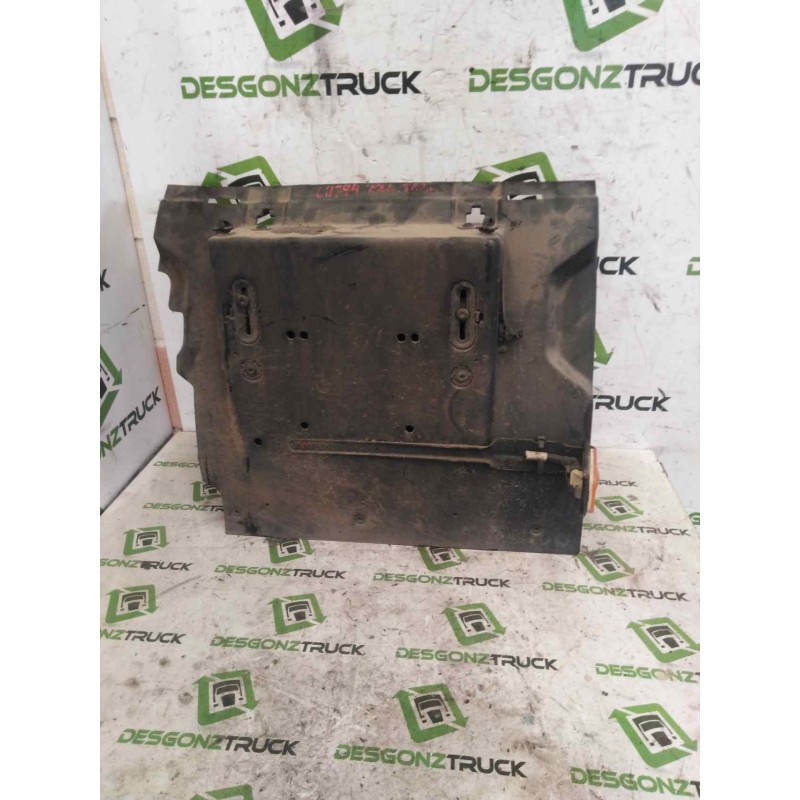 Recambio de guardabarros trasero izquierdo para renault serie t fg 4x2 cabina high-sleeper referencia OEM IAM DELANTERO  