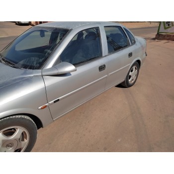 opel vectra b berlina del año 1998